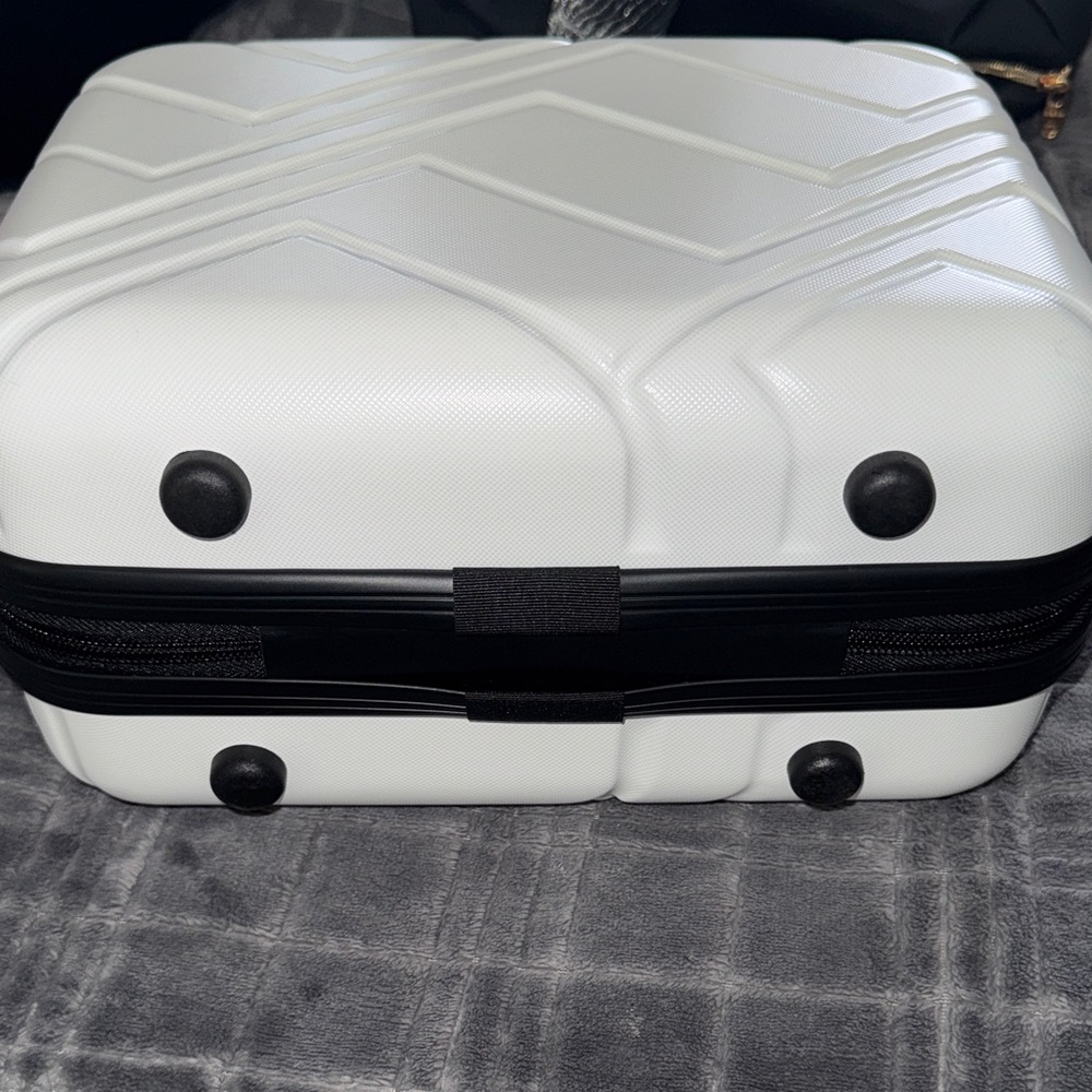 Hard Shell Cosmetic Case⭐️ - Picture 2 of 5